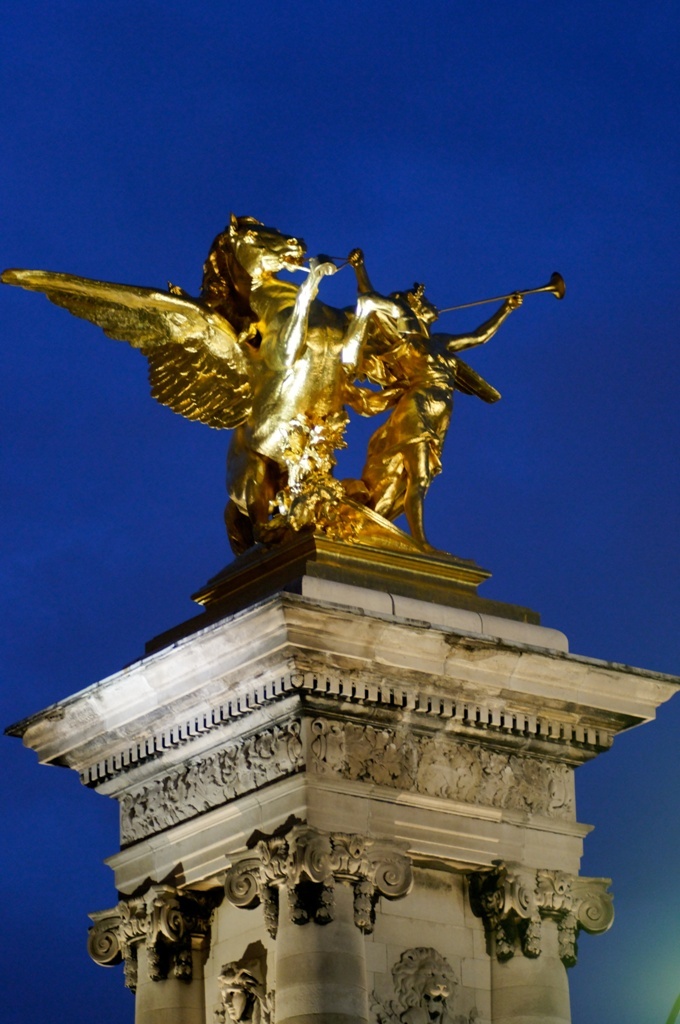 Paris by night - Colonne Pont Alexandre III