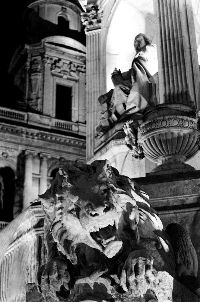 Paris - by night - Fontaine Place Saint Sulpice