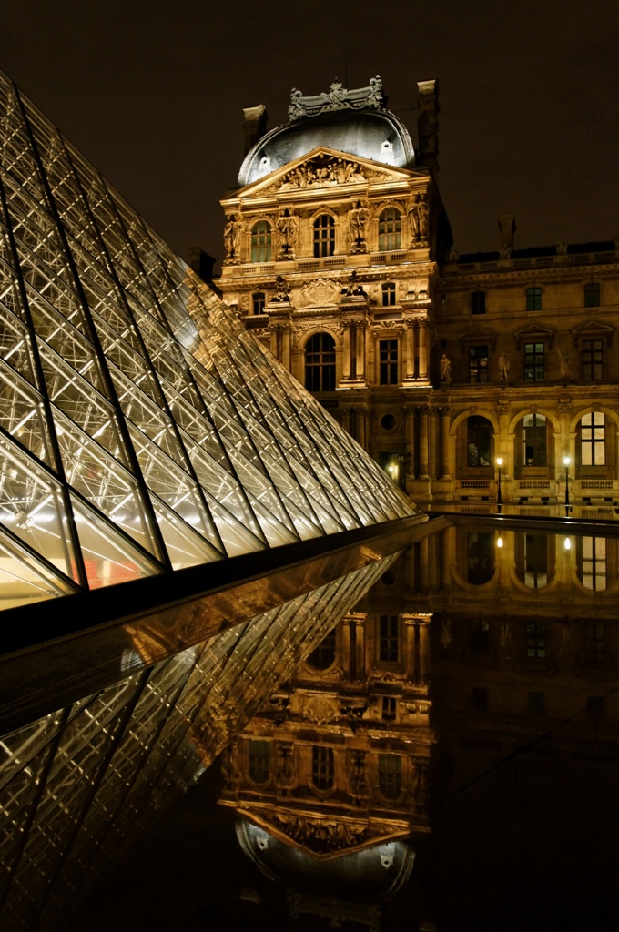 Paris - by night - Le Louvre