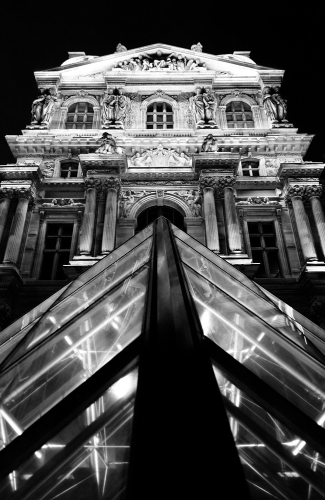 Paris - by night - Le Louvre